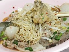 猪杂汤河粉-榮泰米粉湯(Left Shop)