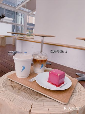 敲韩国的咖啡店很适合打卡拍照