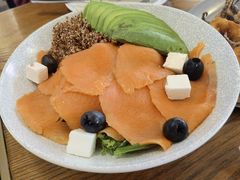 三文鱼牛油果沙拉-Money Shops(愚园路店)