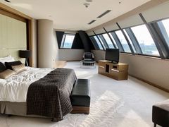 -上海滴水湖皇冠假日酒店