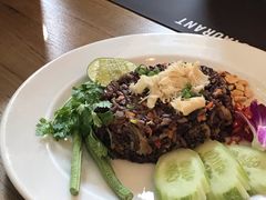 -Chom Cafe and Restaurant