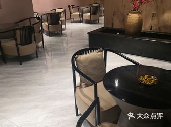 特别给我设计了一下适合我的妆面，好好看