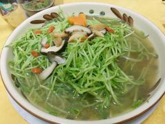 鸡汁浸豆苗-成惠食府(赤岗店)