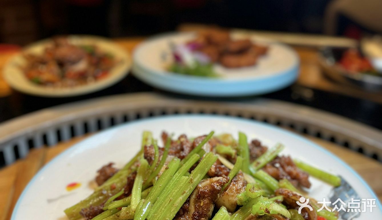 下了班就约上小伙伴冲了！一进店是扑面而来的乡土淳朴风