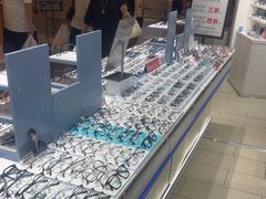 -美式眼镜·授权蔡司.依视路.尼康.豪雅.明月(南翔印象城店)