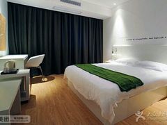 -莫泰酒店(上海虹桥北新泾地铁站天山路店)