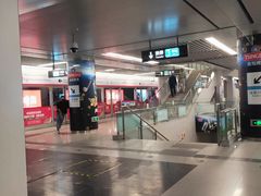 -新百广场(地铁站)