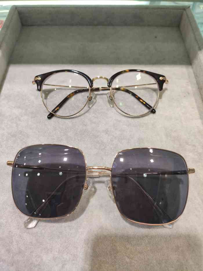 雅视阁眼镜-"在眼镜城三层边角的一家店 轻车熟路越边角.