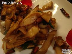 烤蘑菇炒菠菜-唐廊烤鸭店(工体店)