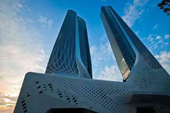 的新地标就是这个双子85和金鹰世界的三塔,青奥会给南京带来了太多