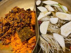 菌汤鸳鸯锅-沸炉重庆老火锅(军事博物馆店)