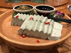 -帅巴人舅母子腊蹄民俗村