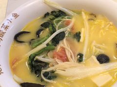-渝是乎酸菜鱼·川渝小炒(新世界百货望京店)