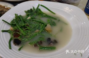 Clear Soup with Tender Melon Shoots