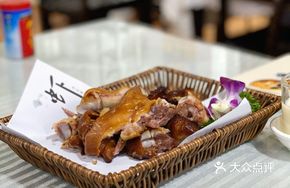 Bai's Signature Slow-Cooked Smoked Pig Trotter