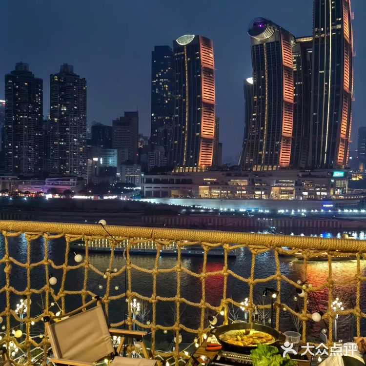 在南滨路绝美悬崖烤肉店