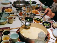 -洪氏嗨捞·猪肚鸡火锅(阳光天地店)