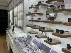 -翰佐蔡司小乐圆·依视路星趣控·暴龙眼镜折扣店