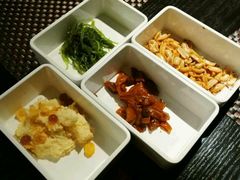 餐前小菜-HIHE Bistro·Oyster Bar(华熙live店)