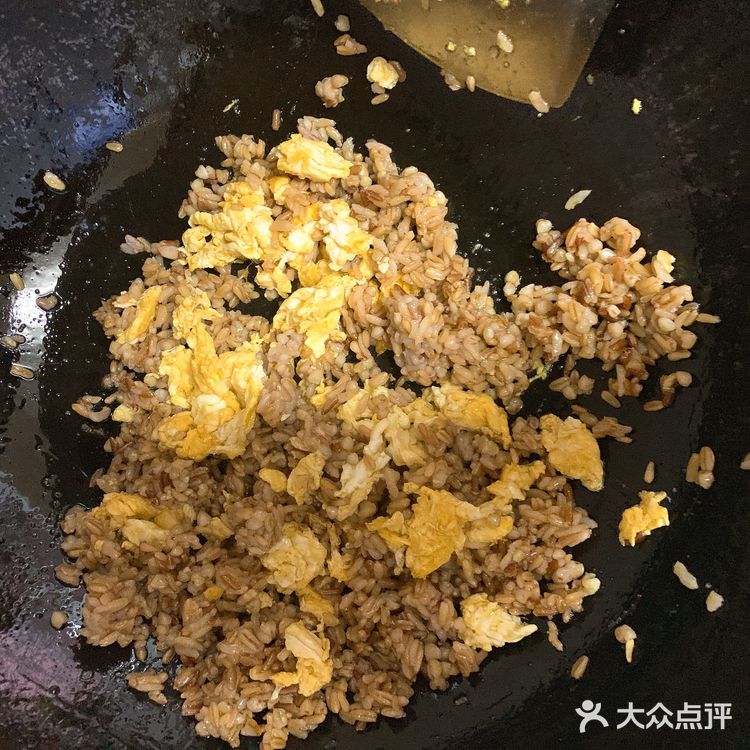 酱油韭菜蛋炒饭真是个美妙的味道~