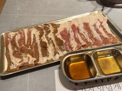 -草家酱蟹炭火烤肉店(珲春南路一店)