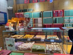 面包甜点陈列柜-南宋胡记(杭州灵隐寺店)