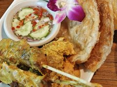 -Chom Cafe and Restaurant