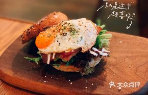 Dong Ge's Bagel Sandwich