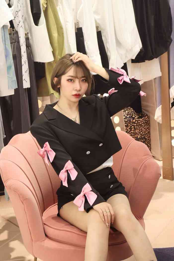 anyshopstyle-"96跟朋友一起在万象城逛街的时候从这家店.