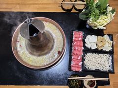 -果松木炭酸菜铜火锅·外婆参鸡汤