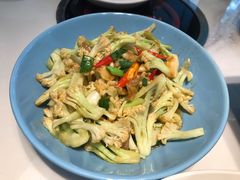 -阿瓦山寨·湘菜现炒·剁椒鱼头王(咸阳总店)