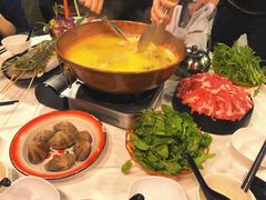 -鲜入围煮花胶鸡海鲜火锅