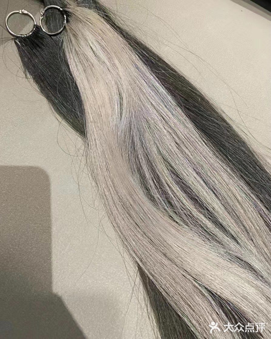 绝绝子羽毛接发挑染