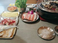 -围炉肉舍•炭烤活鳗•丹东海鲜烤肉(步行街店)