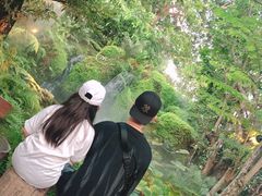 -Chom Cafe and Restaurant