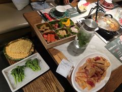 -尚尚仙·酸汤猪手·猪肚鸡火锅(华联万柳购物中心店)