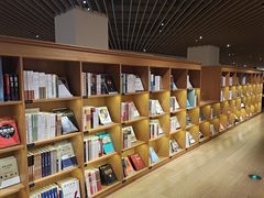 -新华文创·光的空间