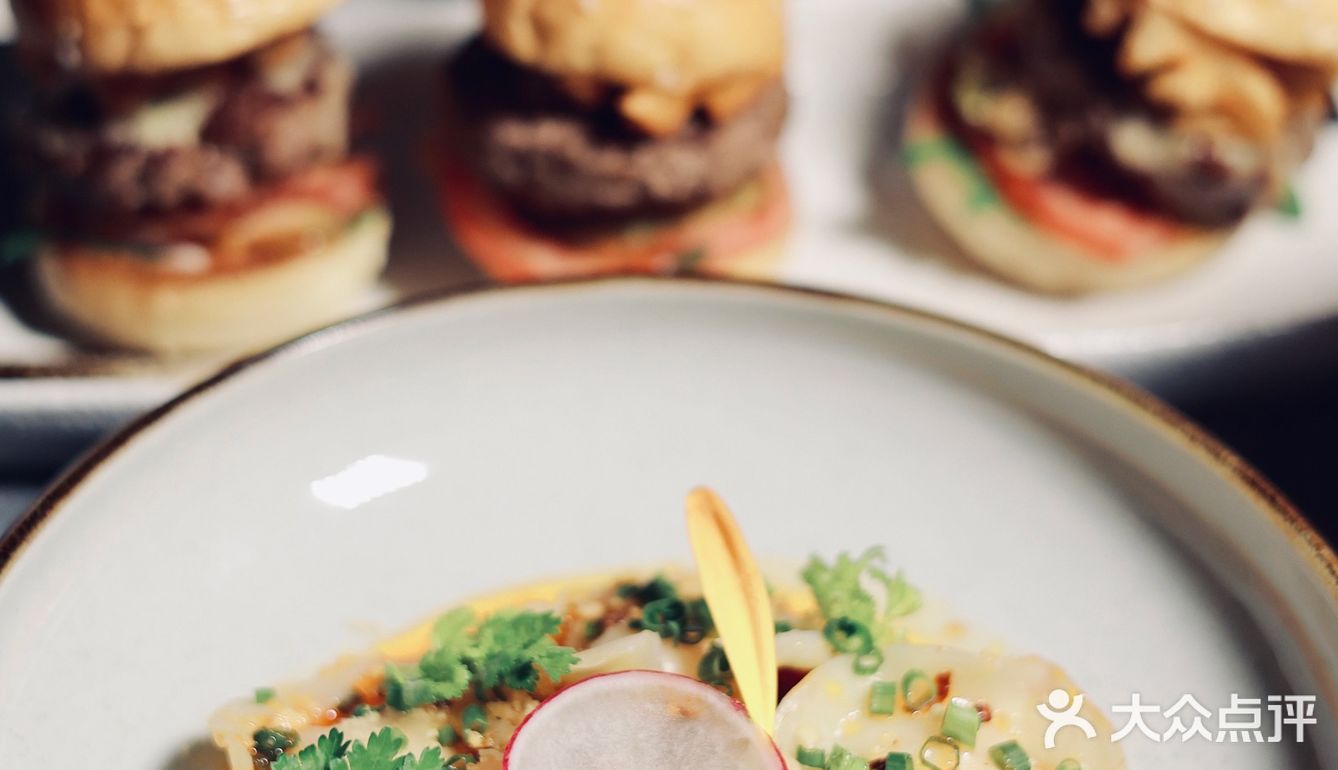 重庆探店｜一起去氛围感拉满高空酒吧吹吹秋天的风吧🌃