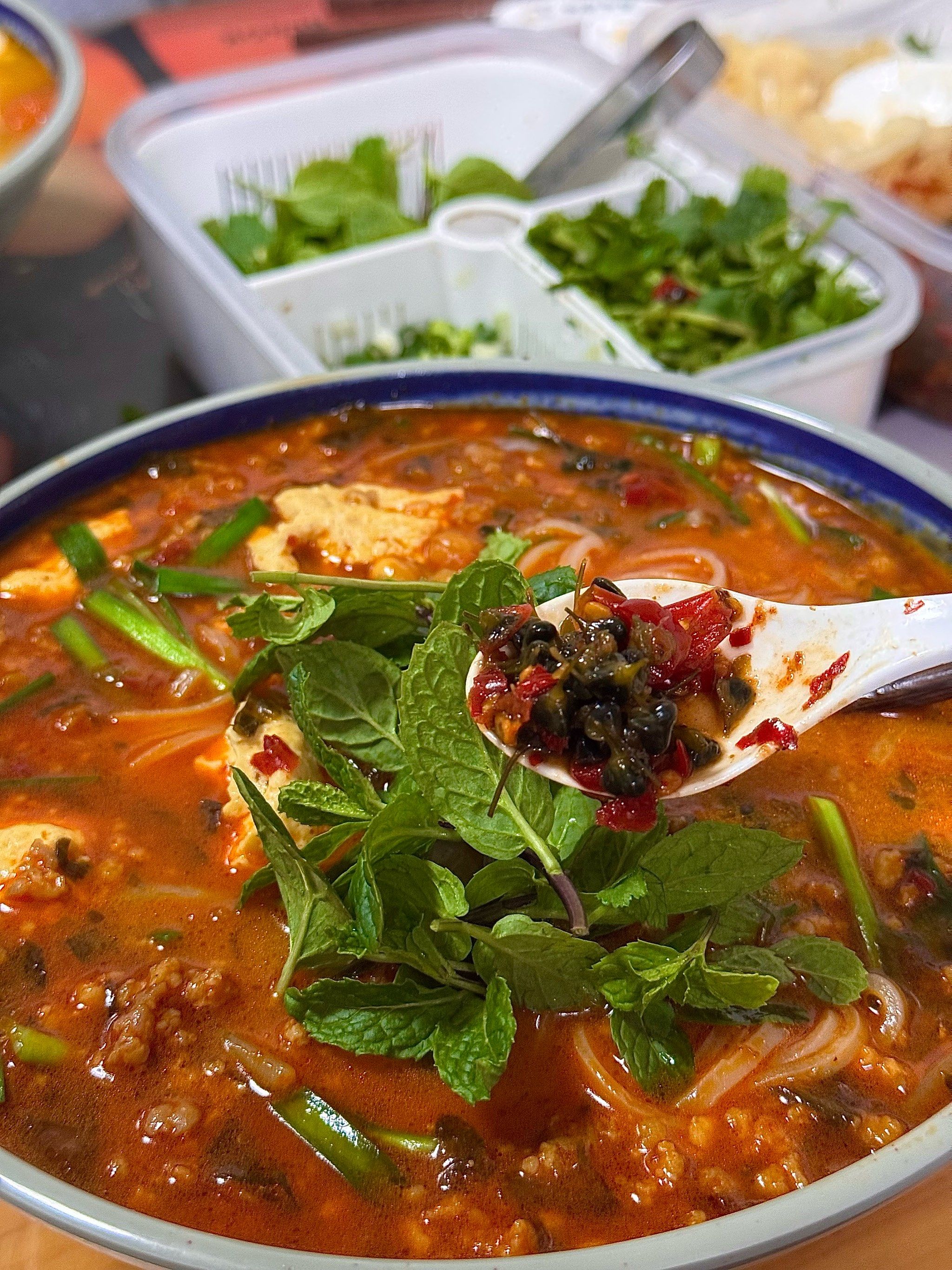 南京,正宗云南米线饵丝配韭菜花绝了