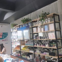 -潮店·虞妃妮轻奢美甲美睫馆
