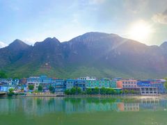 -百里峡七彩艺术小镇