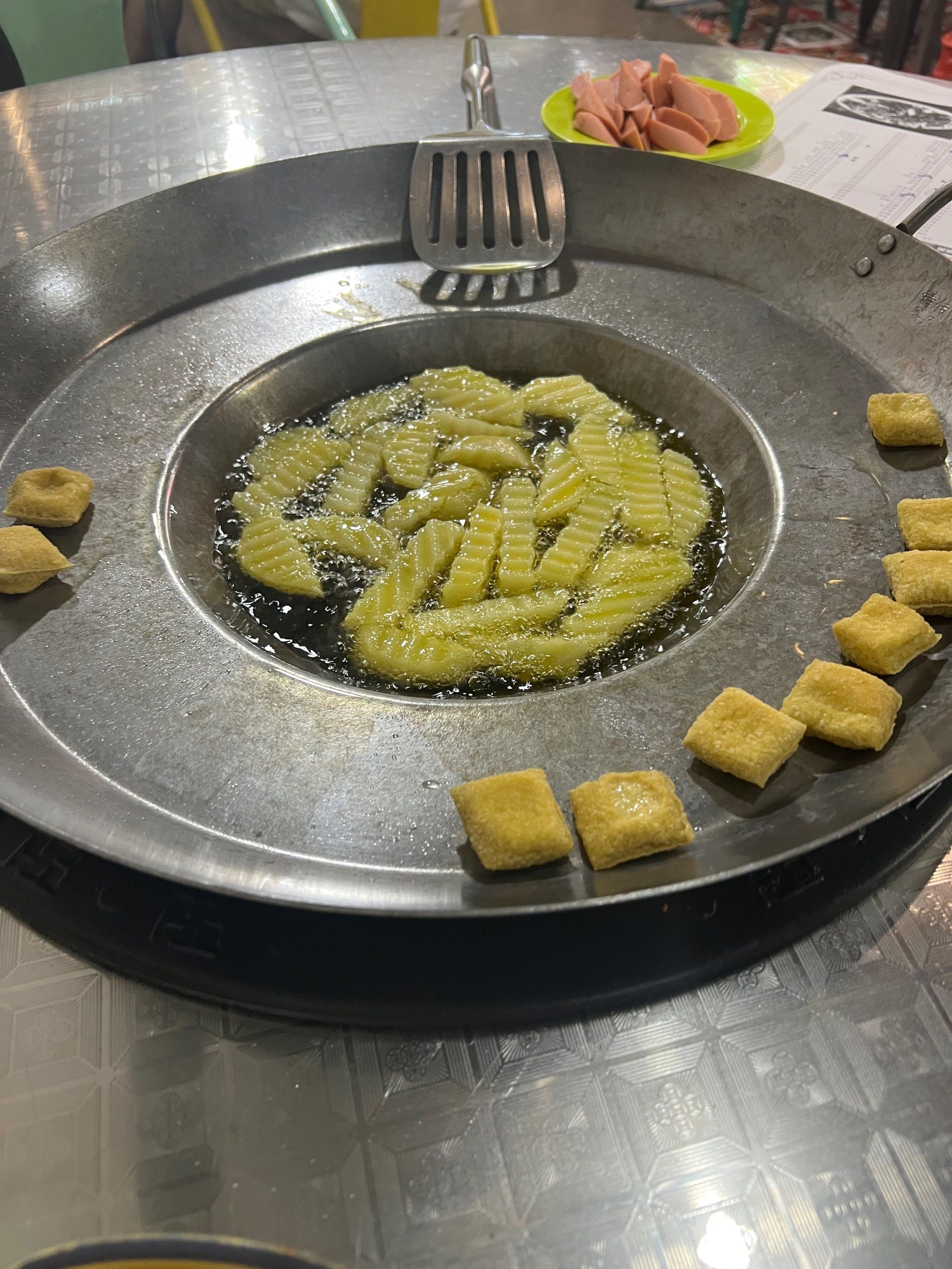 太想去贵州玩了,先吃个烙锅解解馋,王中王包浆豆腐土豆条五花肉香死了