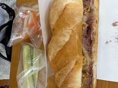 -Bánh Mì Huynh Hoa