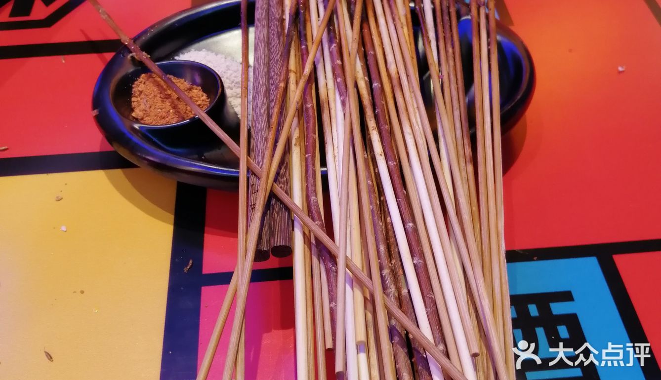 汉街一家明星开的烧烤店拔草[礼花][礼花]