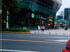 -星巴克(上海虹桥新天地二店)