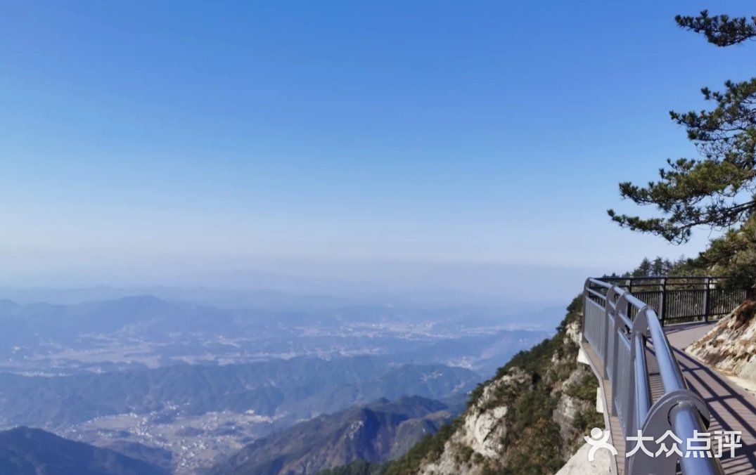 天岳幕阜山图片