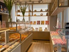 面包甜点陈列柜-好利来(朝外店)