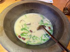-咕嘟草帽鱼·牛奶一样的鲜鱼汤(天鹅湖万达广场店)
