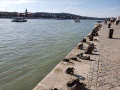 -多瑙河畔鞋履雕塑