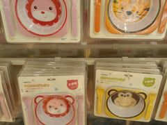 -名创优品(北京新中关购物中心地铁层店)